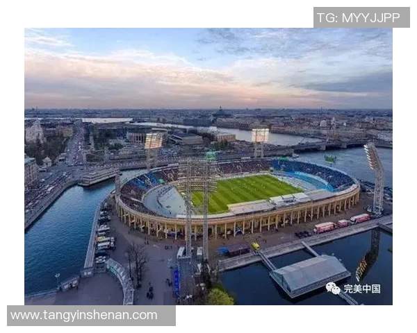 班车足球传奇：从青涩少年到全球瞩目的球场巨星之路